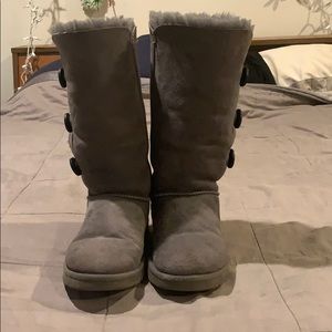 Charcoal Grey Bailey button Ugg’s